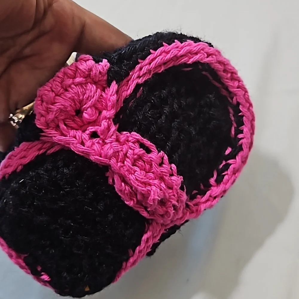 Hand Crafted Hand Knit Crochet Hand bag black & Barbie Pink Bow silhouette 6